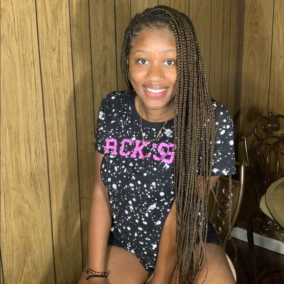 EVERYTHING $5 - Picture 3 of 3